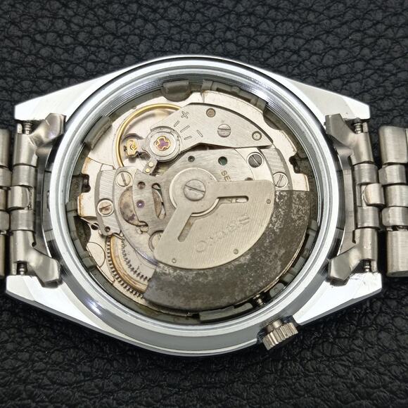 Vintage 1982 Seiko Arabic Automatic Mens Silver Watch W/daydate & Black accents - Picture 9 of 9